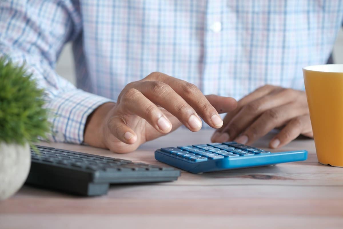 Never lived in – calculating the tax at a desk
