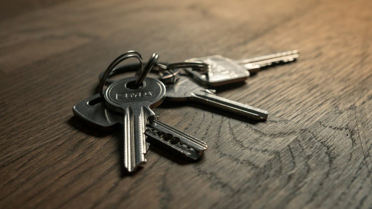 House keys on a table – CGT on an inherited property with multiple beneficiaries