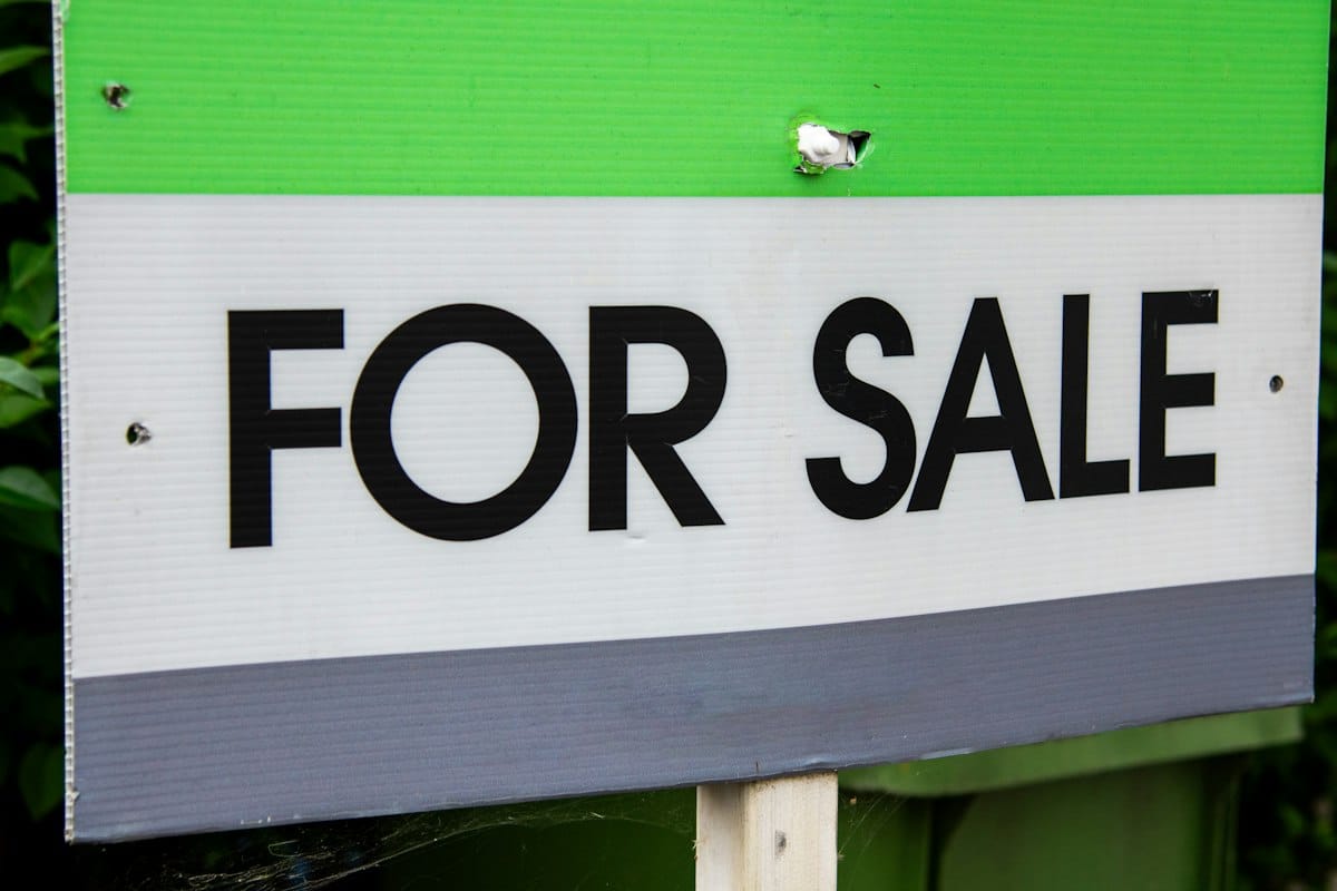 For sale sign outside a house – when to sell an inherited property