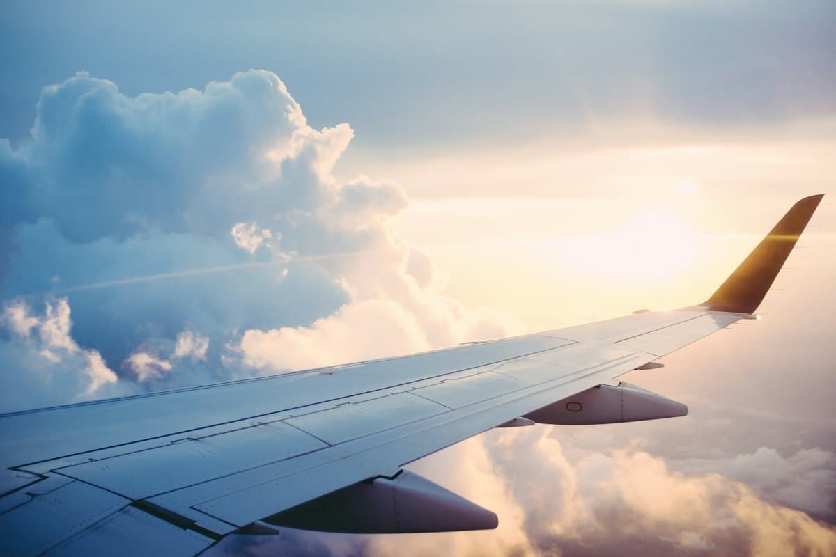 Aeroplane wing above the clouds – non-residents CGT on shares