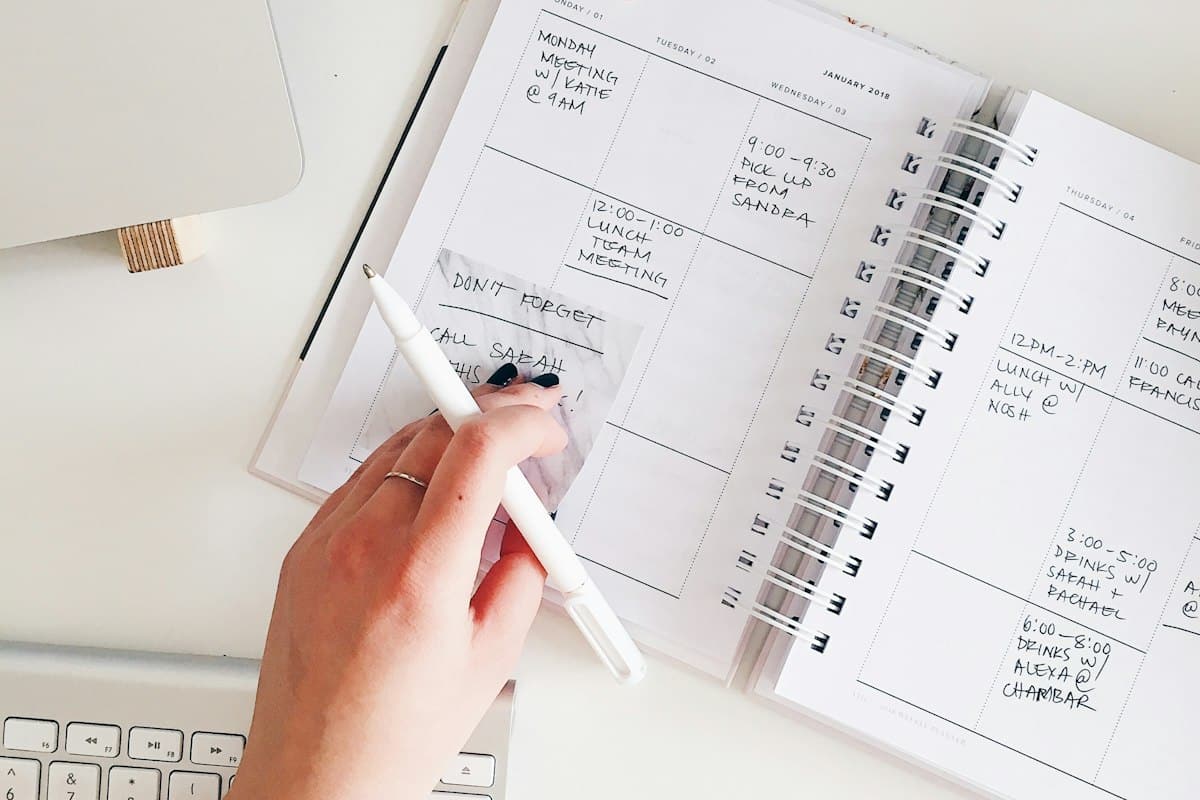 Notepad and pen – preparing a return under the 60-day capital gains tax rule