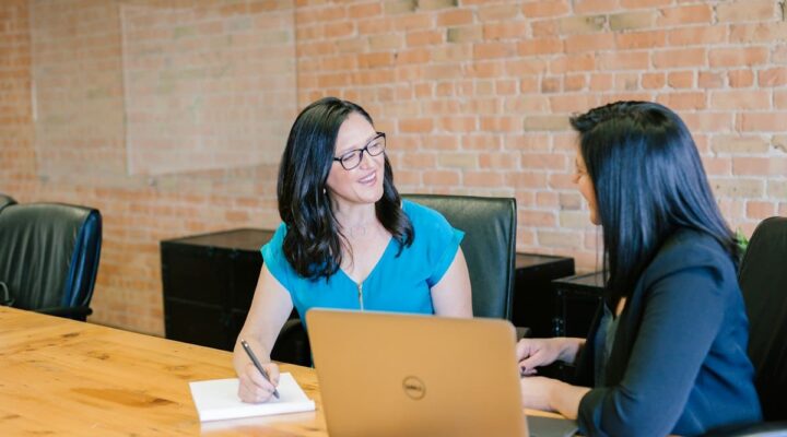Tax adviser helping a client with a 60-day CGT return